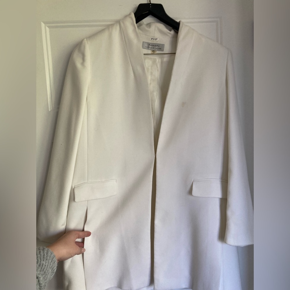Women’s TAHARI White Blazer Collarless